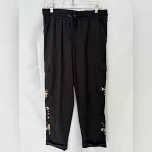 Knox Rose Cargo Pants Cuffed with Floral Accents M